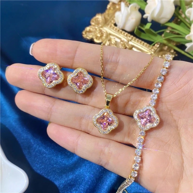 Image of 3Pc Iced Clover Set