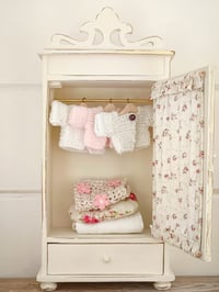 Image 2 of Armario muñecas