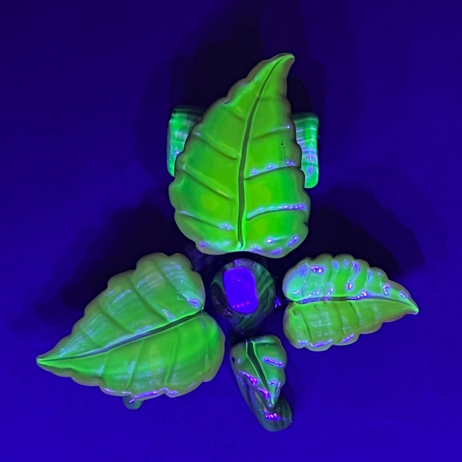 Image of Fall Fades 2025 Leaf Vine Pendant 3