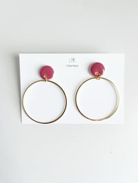 Paire de boucles d’oreilles céramique et plaqué or créoles GM vieux rose foncé 