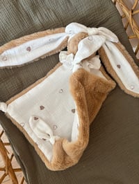 Image 4 of DOUDOU ENVELOPPANT CŒUR BRODÉ 