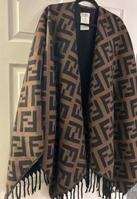 Image 1 of Fèndi Poncho
