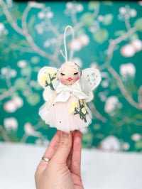 Image 2 of Mini Sparkle Pixi Flora