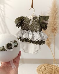 Image 2 of Photo prop newborn set - Livia - body-dress with headband (green-off white)