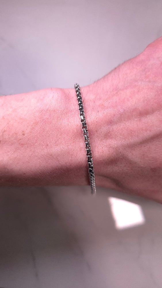 Image of Rounded box chain bracelet 