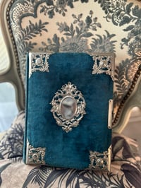 Image 1 of Ancien album photo en velours bleu, Art Nouveau, 1900