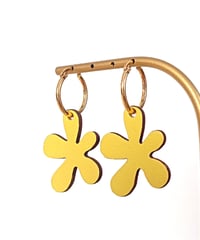 Image 7 of Boucles d'oreilles "Nerina" en cuir upcyclé 