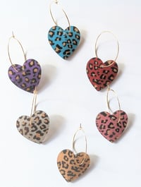 Image 1 of Boucles d'oreilles  coeur léopard 