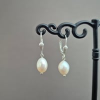 Image 3 of Boucles d'oreilles dormeuse perles de culture argent  ou or
