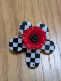 Image 1 of Broche Coqueliwoo damier 