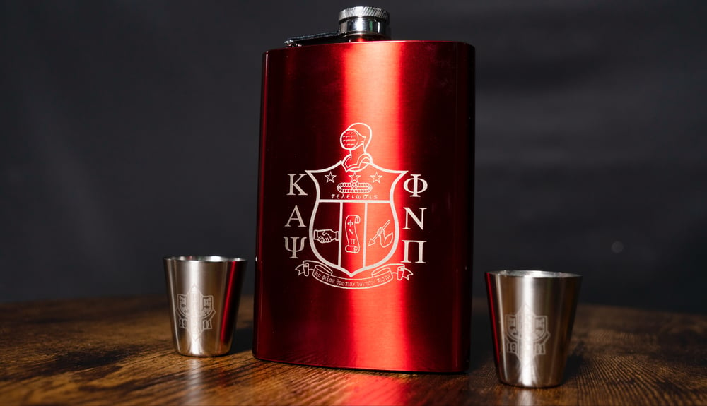 Image of Crimson Flask set With 2 Shot Tins/Glasses #1Shield #2Diamond 