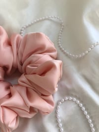 Image 4 of SCRUNCHIES OVERSIZED & STANDARD APRICOT/MORELA