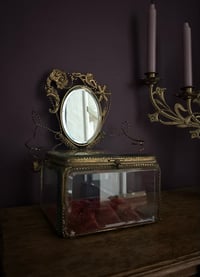 Image 2 of Très grand coffre à bijoux/reliquaire en verre biseauté, velours, miroir, XIXÈME s.