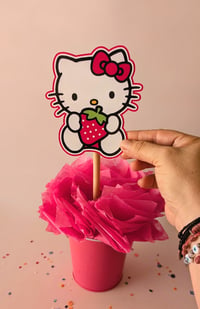 Image 1 of Figuras de Hello Kitty Fresita recortadas para centros de mesa