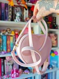 Image 3 of Bolso Trono de Cristal corazón rosa