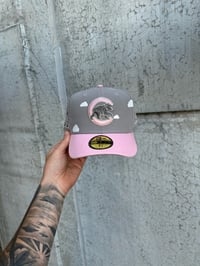 Image 3 of GRAY PARTLY CLOUDY PINK VISOR CHICAGO CUBS CUSTOM FITTED CAP