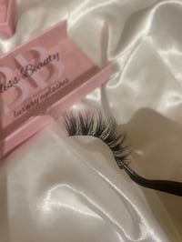 Image 4 of Allure style lash