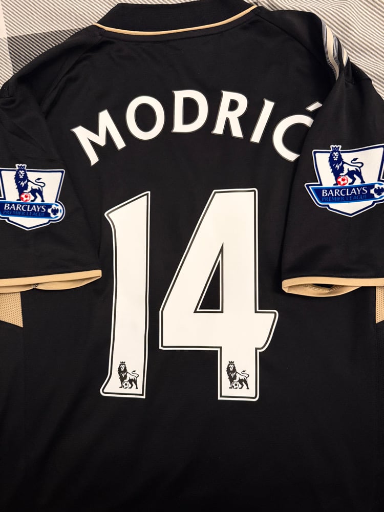 Image of PRE ORDER: Tottenham Hotspur “MODRIĆ 14” 2008/09 Third Shirt + PL patches (L)