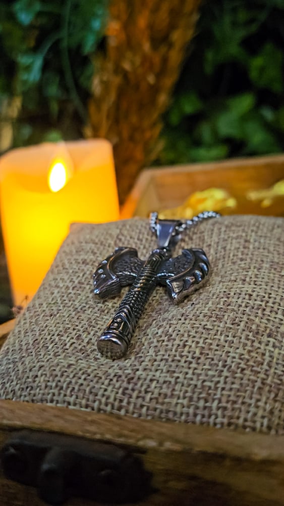 👑The Armored Kingdom Battleforged Axe of the Ancients Necklace