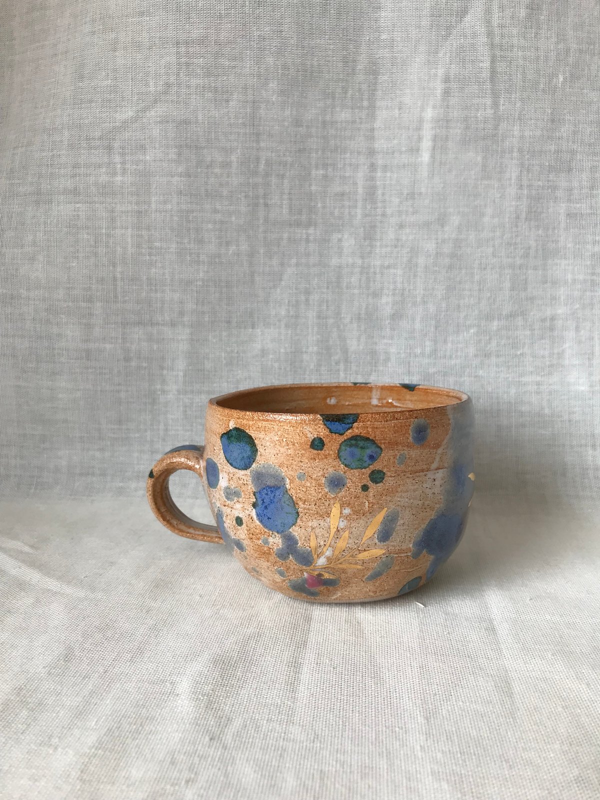 Image of Gold lustre mug 