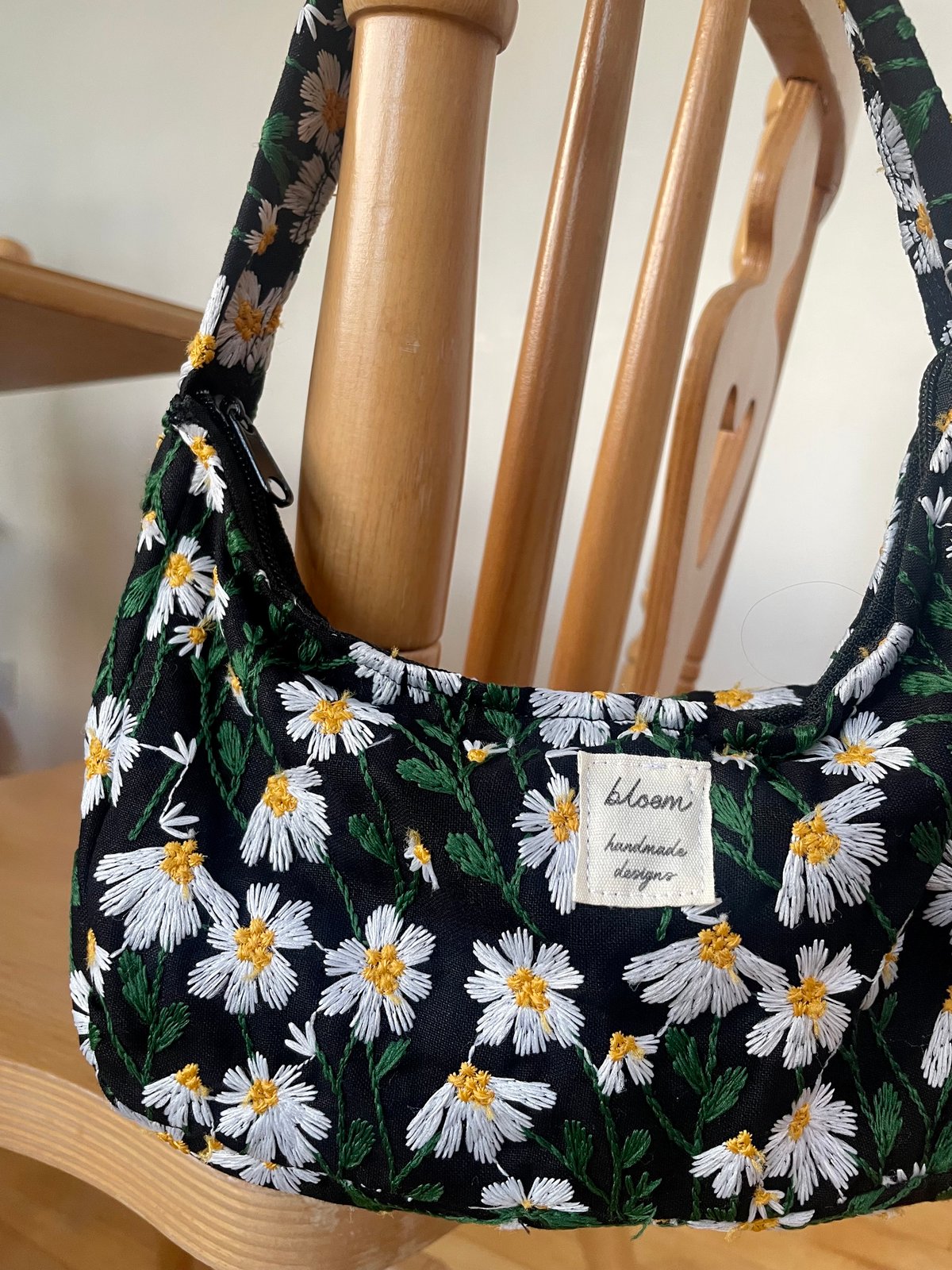 Floral outlet shoulder bag