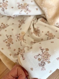 Image 2 of COUVERTURE D’ÉTÉ COLLECTION FLEURI BOUQUET