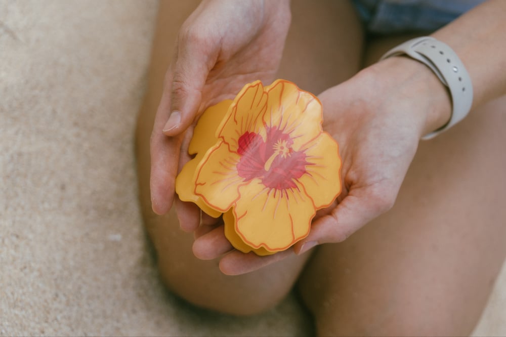 Image of Island Hibiscus HunnyGirl Claw Clip