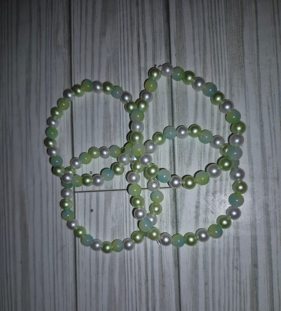 Image of Emerald droplet [Bracelet].
