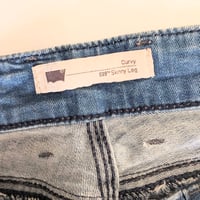 Image 8 of Women 529 Skinny Leg Curvy Light Wash Jeans