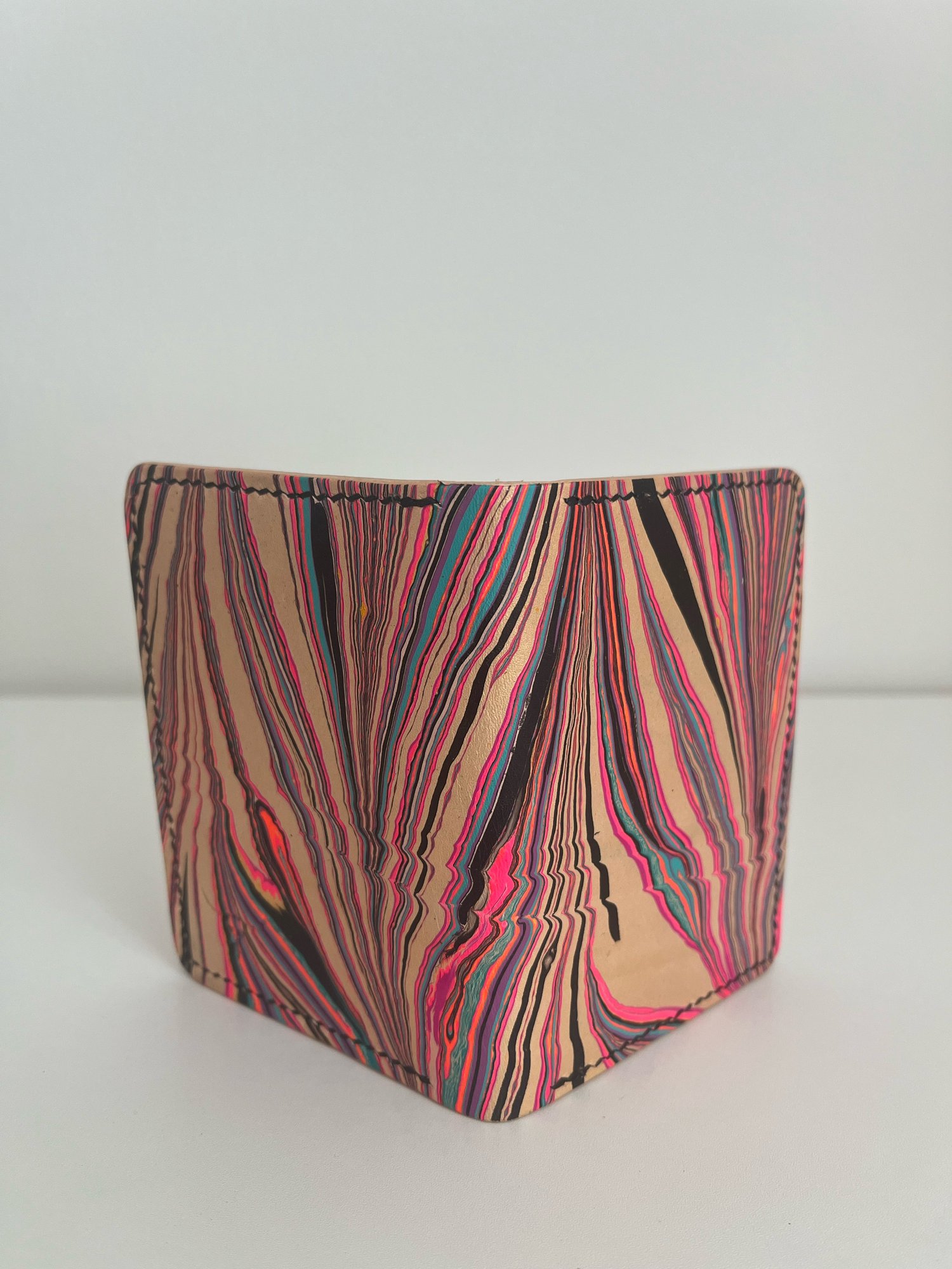 Image of Gold/Black Marbled Vertical Cardholder 