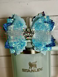 Image 5 of Cinderella-Inspired Tumbler Accessory Set – Bow, Straw Bauble & Bracelet Stack