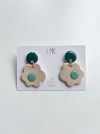 LMK x MINI LABO Paire de boucles d’oreilles céramique MARGUERITE céladon 