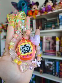 Image 3 of Llavero clicker XL tamagotchi calabaza