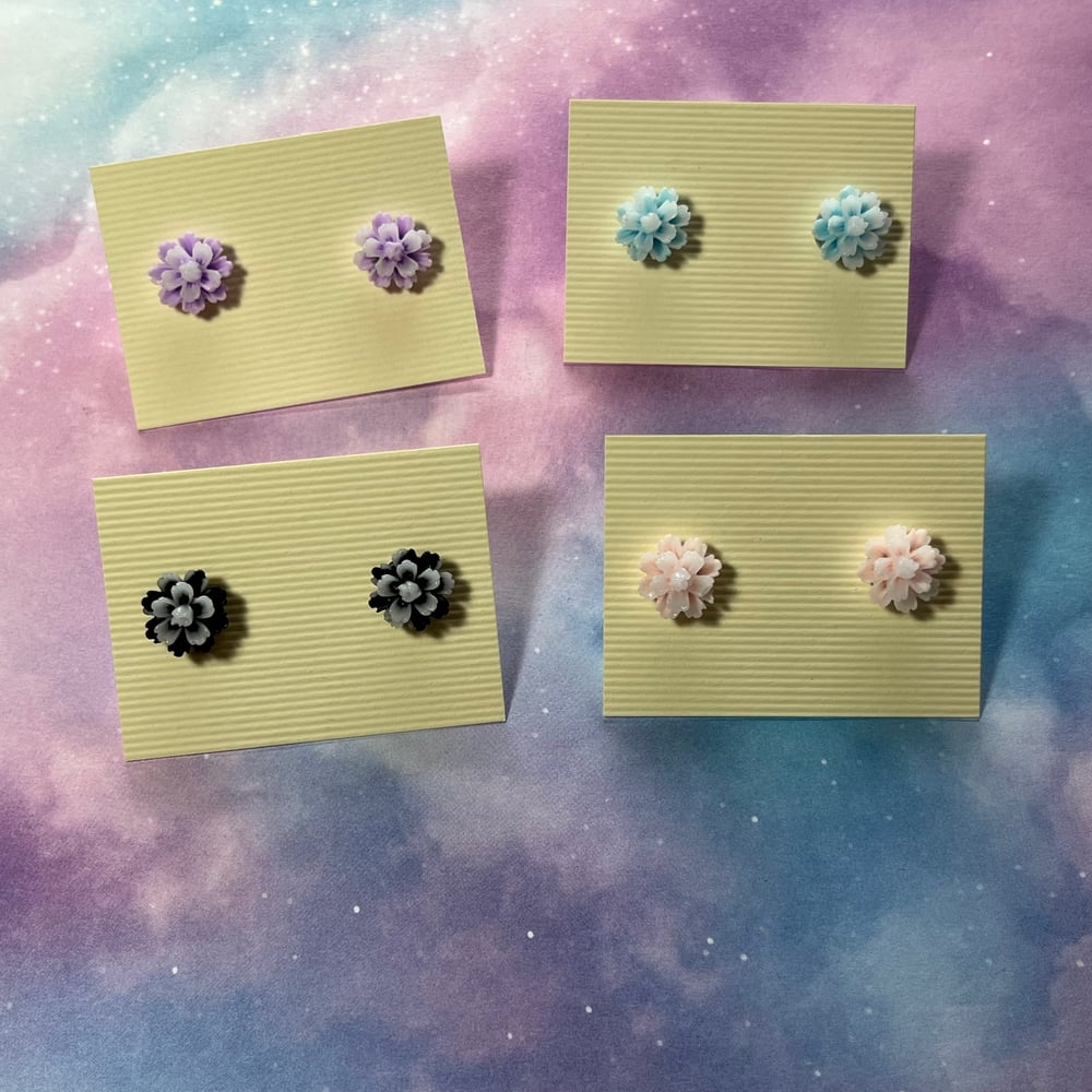 Image of Glow in the Dark Flower Studs