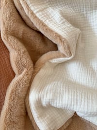 Image 3 of COUVERTURE HIVERS DOUBLE GAZE BEIGE ET NOUETTES