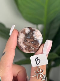 Image 4 of SANGRIA LACE AGATE MINI FLAT STONES