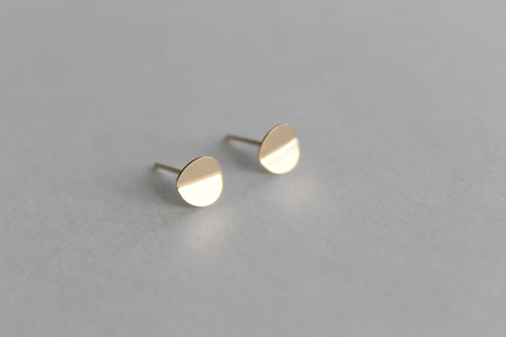 Image of circle fold studs