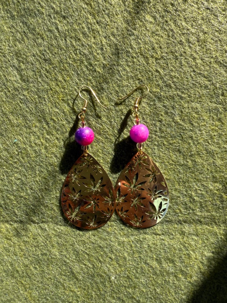 Image of Gold weed leaf earrings ✨💛