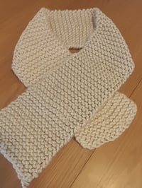 Image of Knitted Cream Scalf