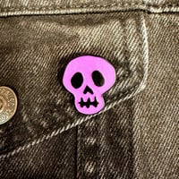 Image 2 of Skull Pin 1”/25mm (Glow in the Dark)