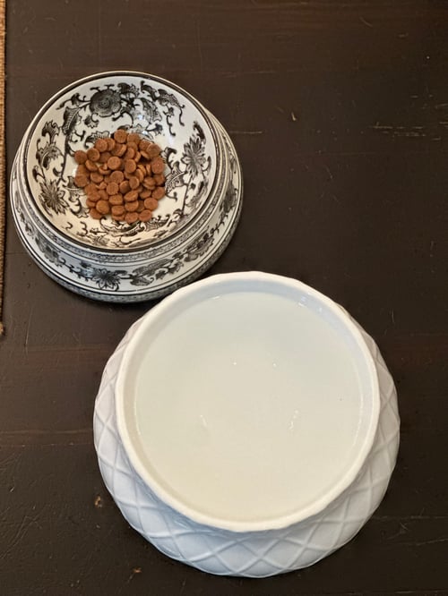 Image of Ceramic Pet Bowl White Diamond 