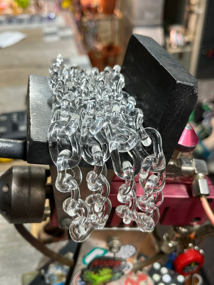 Clear wavy chain 