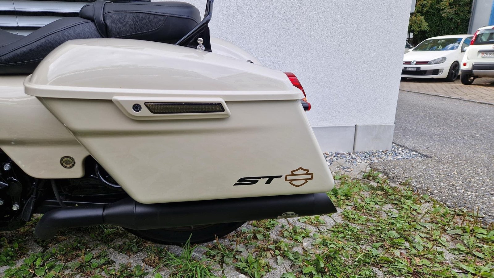 ST Bar and Shield Saddlebag Graphic | Gladiator Graphics