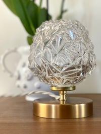 Image 2 of Lampe globe en verre taillé