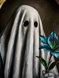 Image 2 of Fantasma con lirio azul