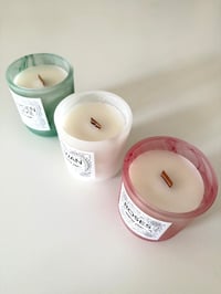 Image 3 of 12oz Roses Scented Candle