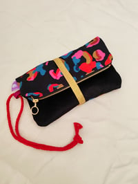 Image 1 of Maxi Cartera ZARVAJE NEGRO, con negro y elástico dorado