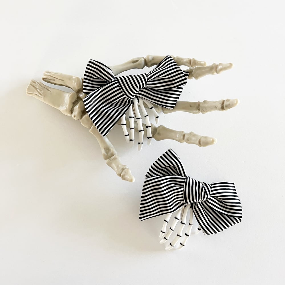Image of Halloween Bow Skellie Clip 