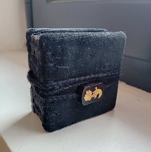 MEHR — mini livre — velours et pages noires