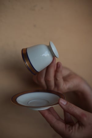 Image of Feine Espresso/Mokkatasse mit gemustertem  Goldrand von Hutschenreuter